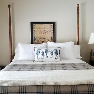 Queen Room Garden View